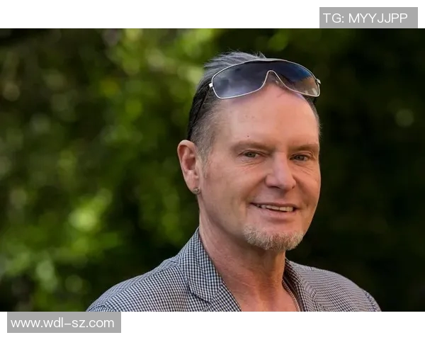 中国主持人与足球巨星深度对话揭秘职业生涯背后的挑战与荣耀